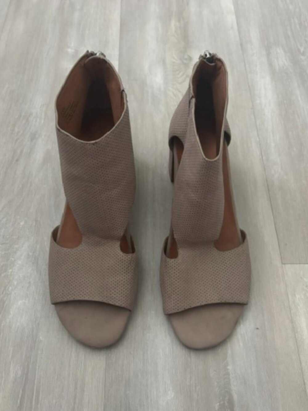 Gentle Souls by Kenneth Cole Charlene Peep Toe 9.5 - Picture 4 of 6